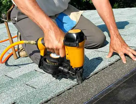 Roofer Repair Technician